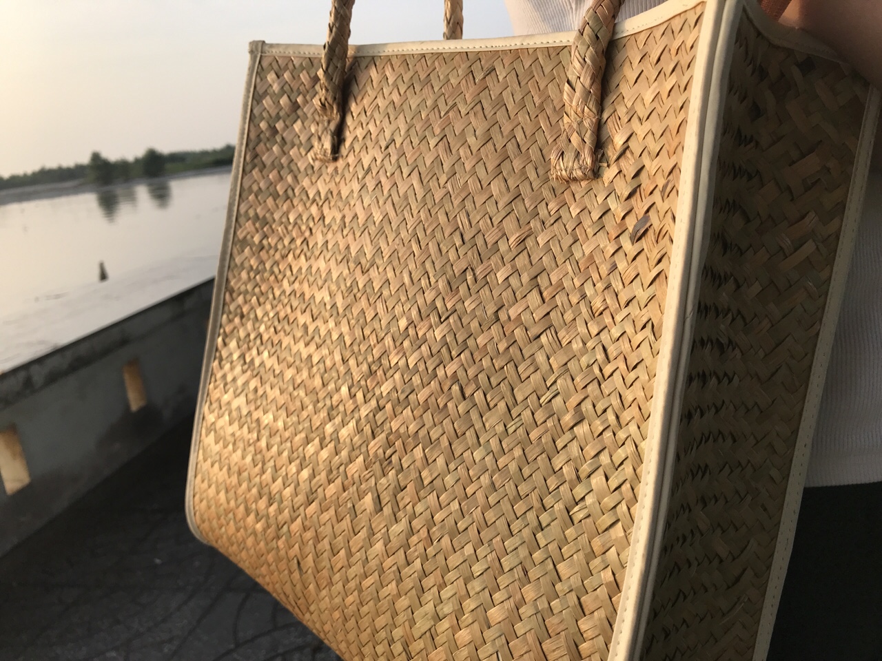 Bền bỉ, giữ form và màu sắc tốt