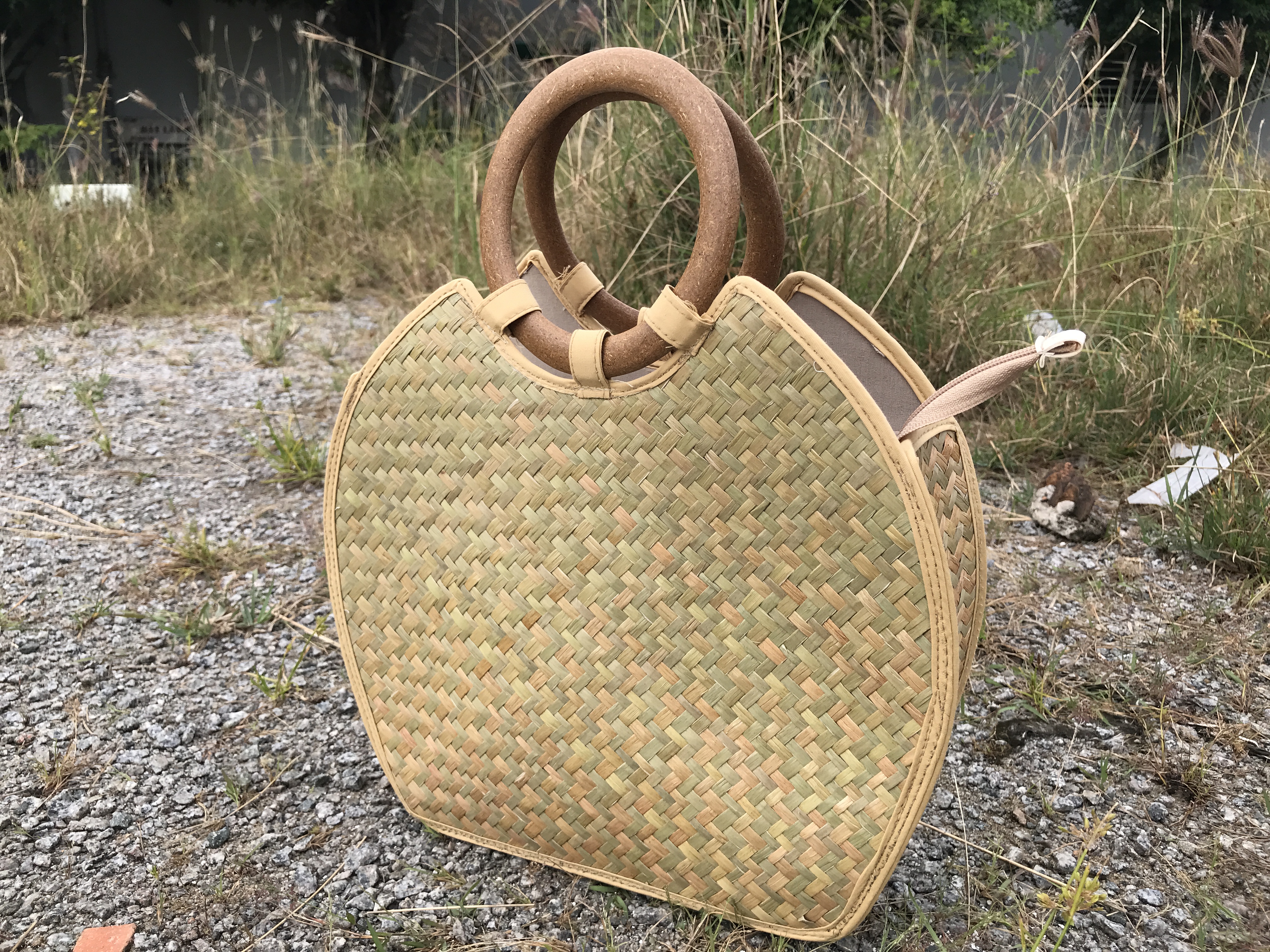 Giỏ bàng xách tay quai tròn ( màu nâu và trắng)