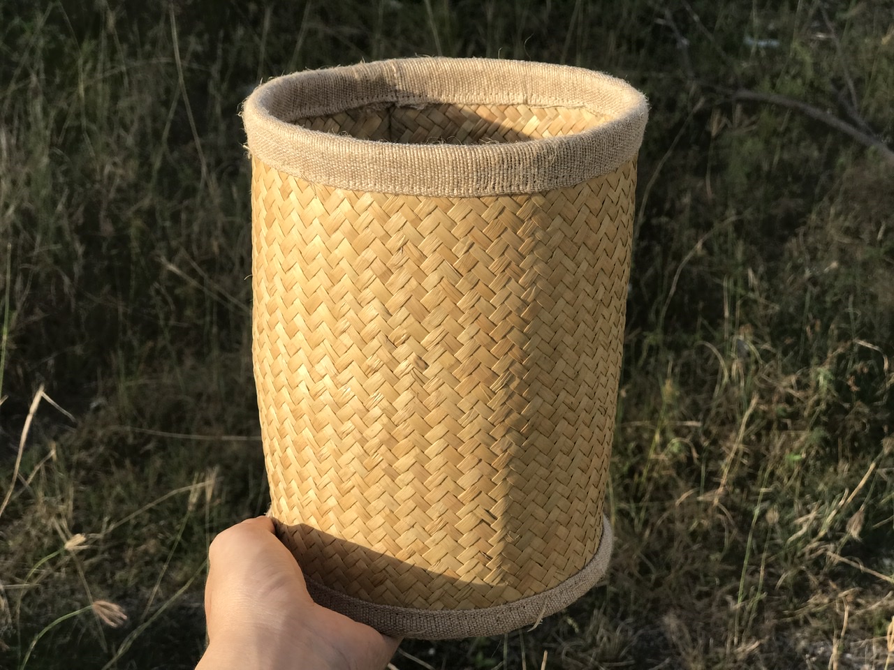 Tận hưởng sự ấm áp và tự nhiên với các sản phẩm thủ công đan từ cỏ bàng
