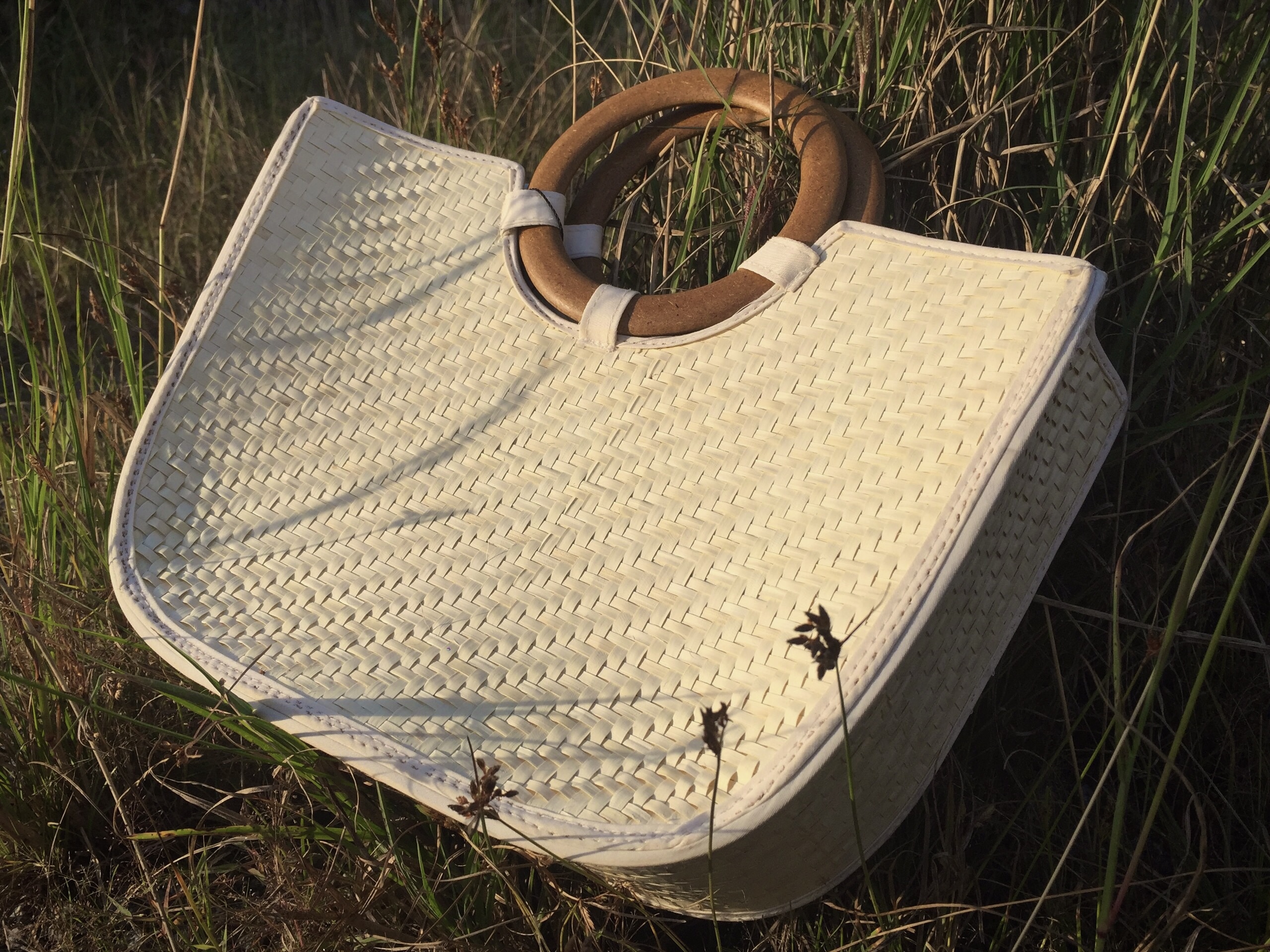 Trang phục đen trắng