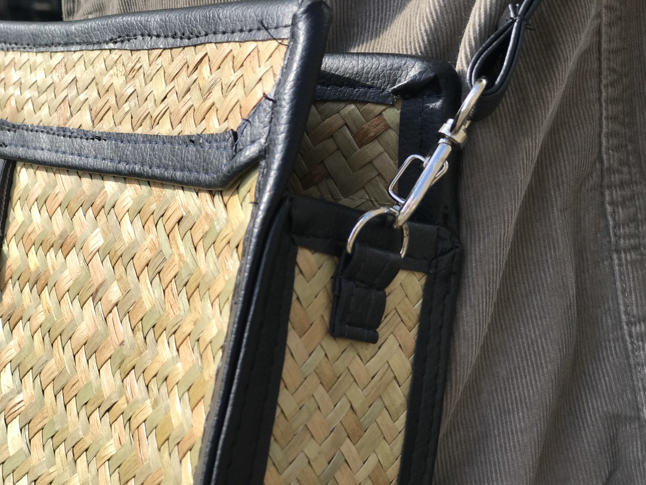 Tránh tiếp xúc với nước