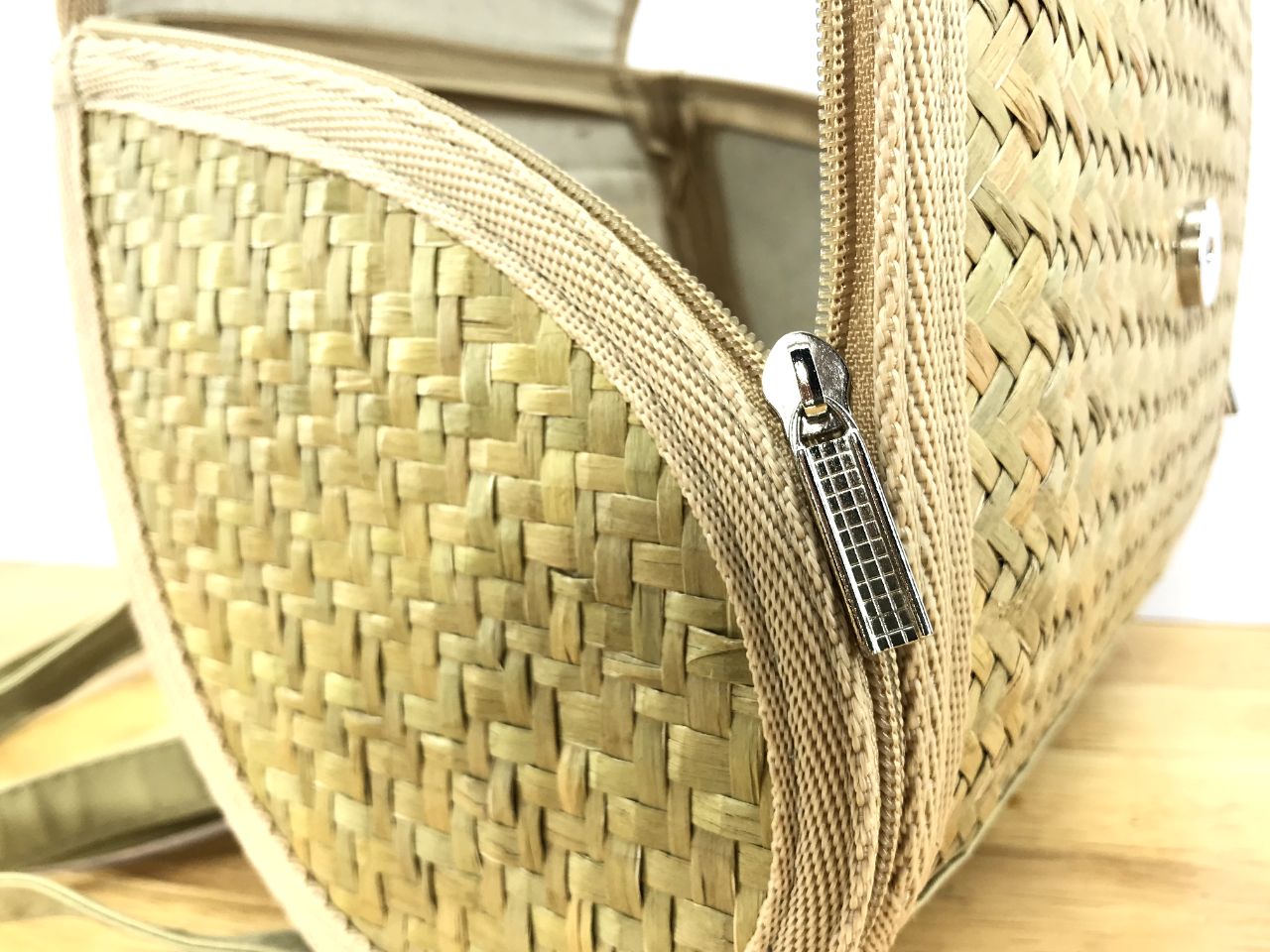 Balo cỏ bàng và jumpsuit