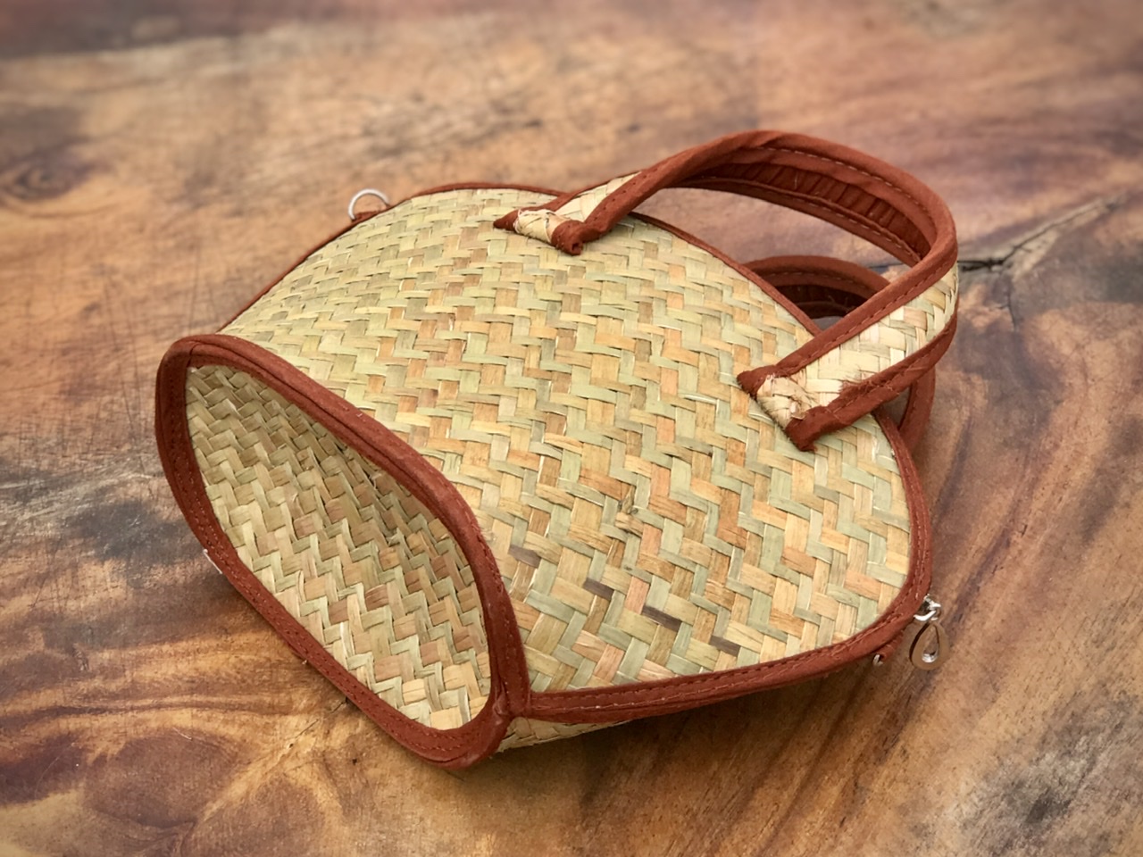 Túi xách cỏ bàng là gì?