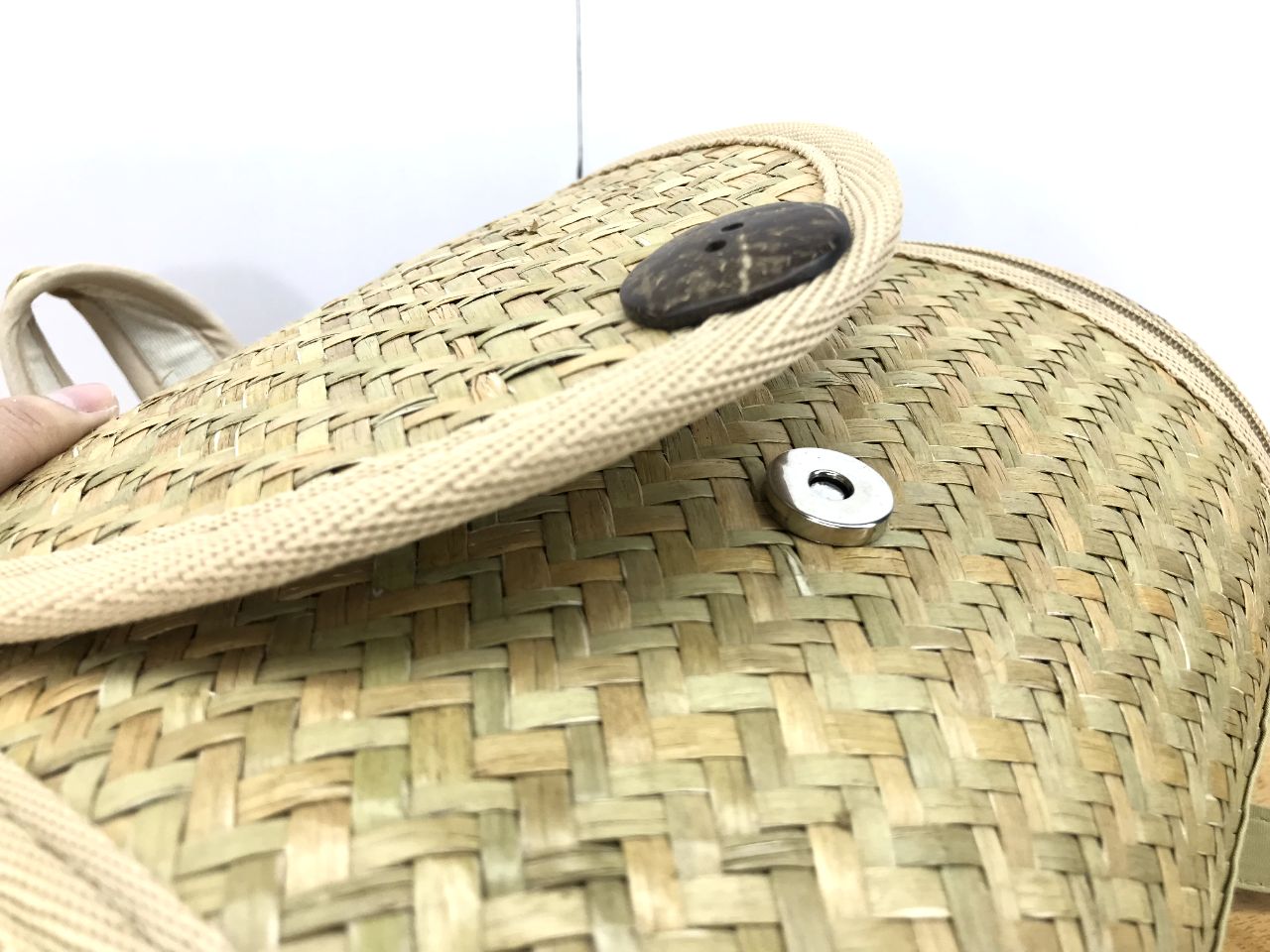 Balo cỏ bàng và váy denim