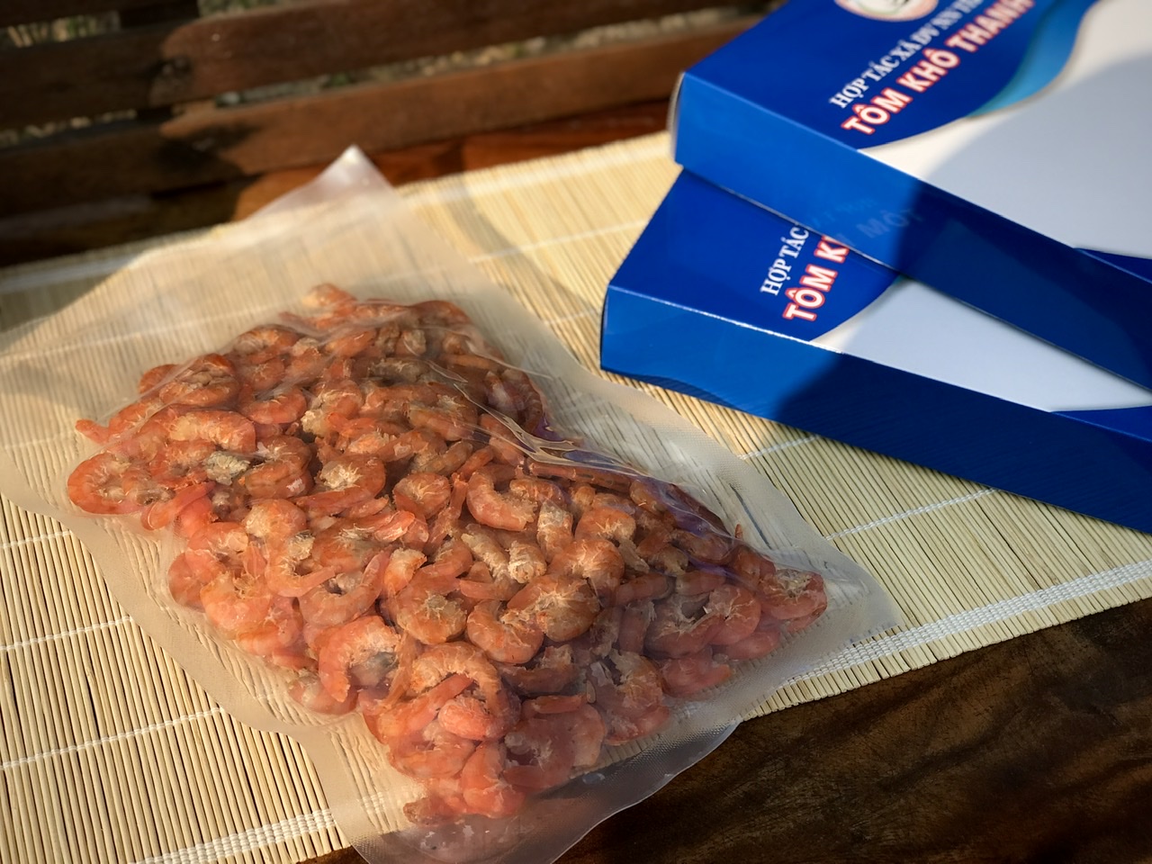 Tôm đồng “lành tính” hơn tôm biển?