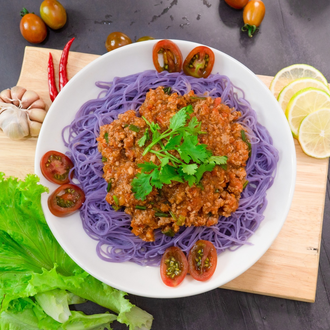 Thành phần của bún khô khoai lang Huỳnh Đức là gì?