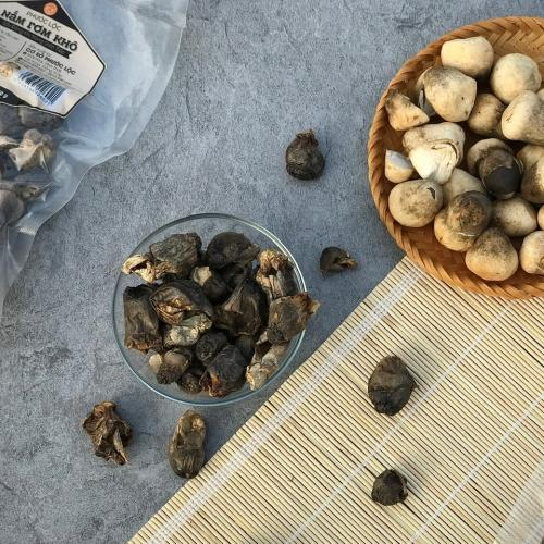 Với nấm rơm khô