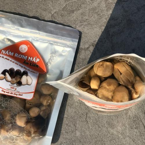 Nấm rơm hấp Phước Lộc được làm từ gì?