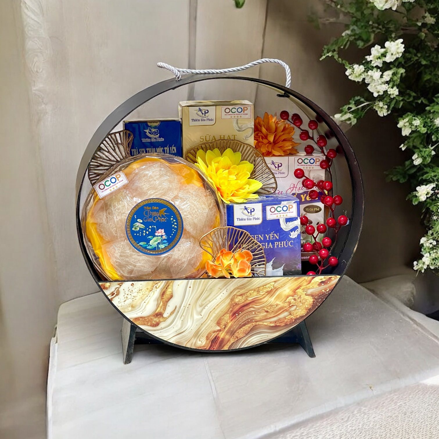 Vì sao mang thai 3 tháng đầu không nên uống nước yến?