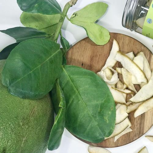 Vỏ bưởi sấy là gì? Có gì khác mứt vỏ bưởi truyền thống?