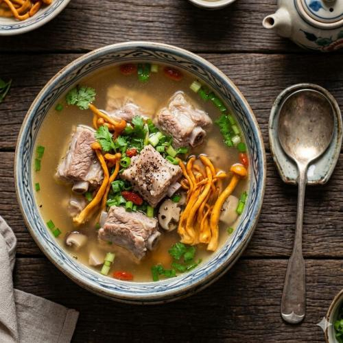 Súp đông trùng hạ thảo sườn non