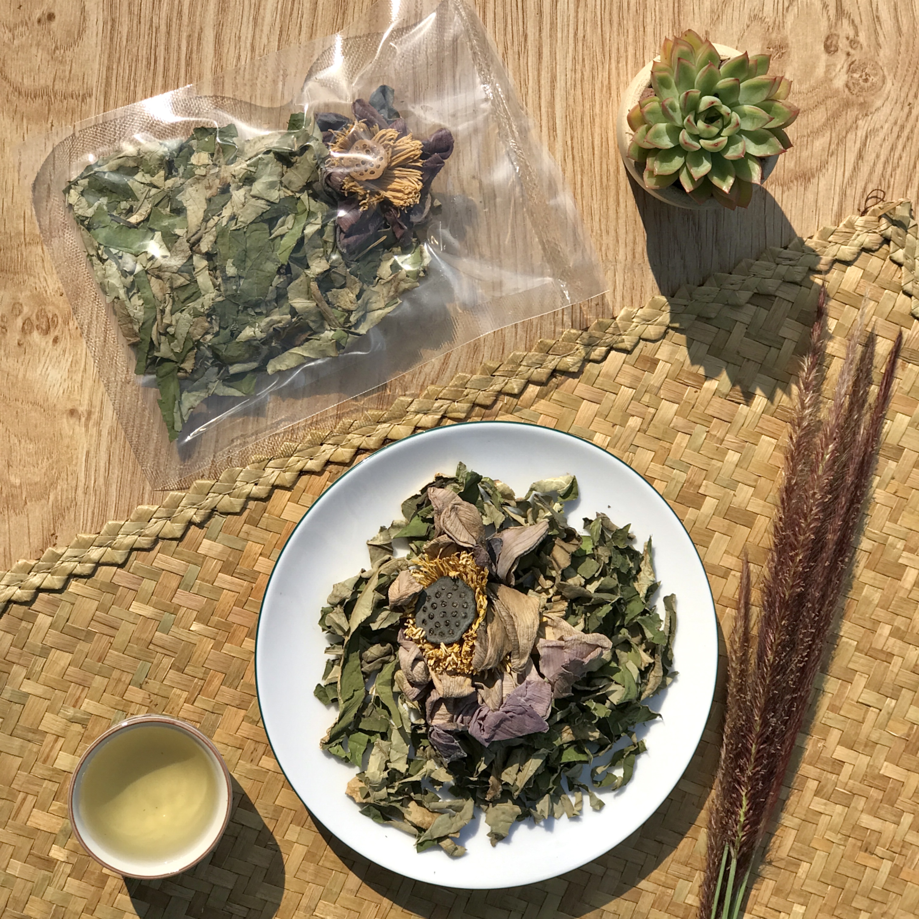 Uống nước lá sen cần lưu ý