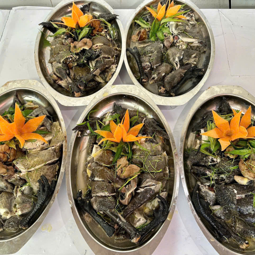 Gà H’Mông Hấp Lá Chúc