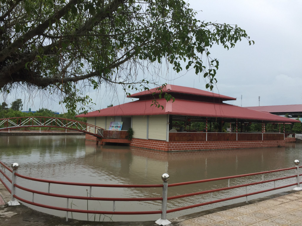 Chọn trang phục và concept phù hợp không gian