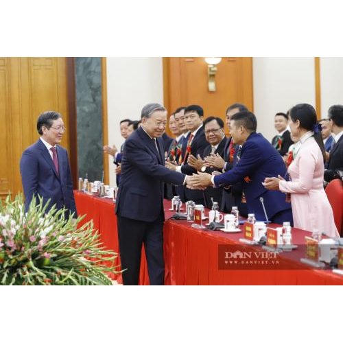 Tại buổi gặp mặt, Tổng Bí thư Tô Lâm nồng nhiệt chào mừng và biểu dương 95 tấm gương nông dân và nhà khoa học tiêu biểu