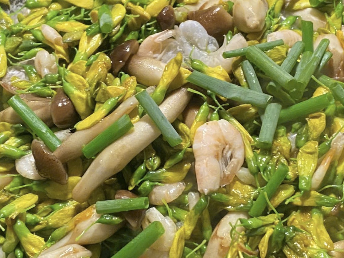 Nấm mối xào tép cùng bông điên điển