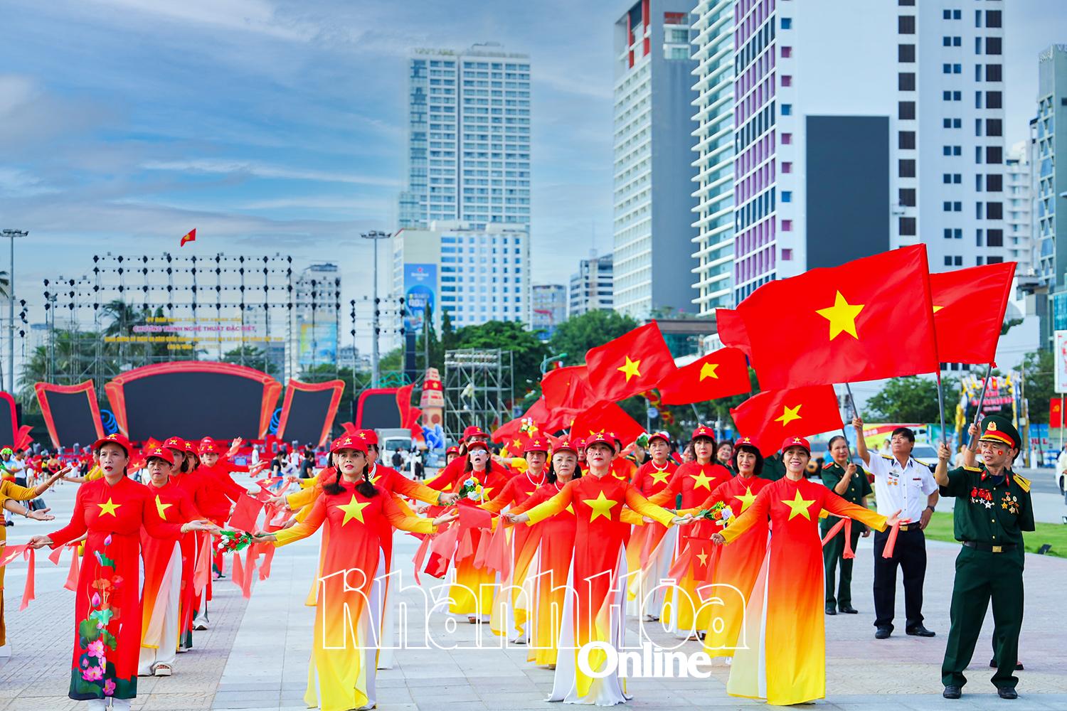 Hòa cùng hào khí non sông