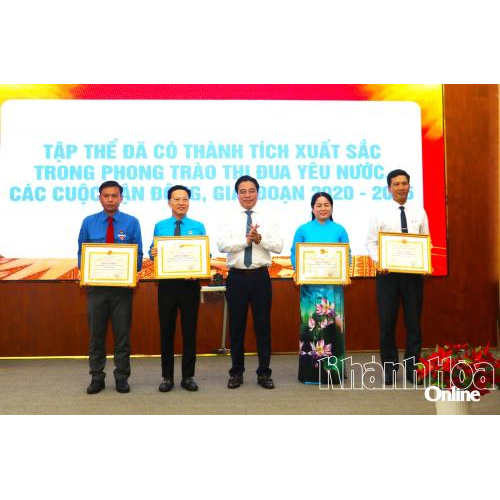 Khen thưởng 14 tập thể, 24 cá nhân có thành tích xuất sắc trong phong trào thi đua yêu nước