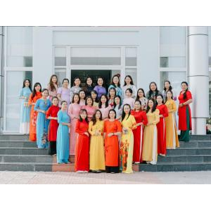 Đội ngũ giảng viên và cơ cấu tổ chức chuyên nghiệp