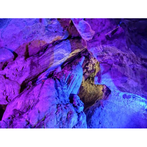 Những hang động huyền thoại và vẻ đẹp kỳ ảo