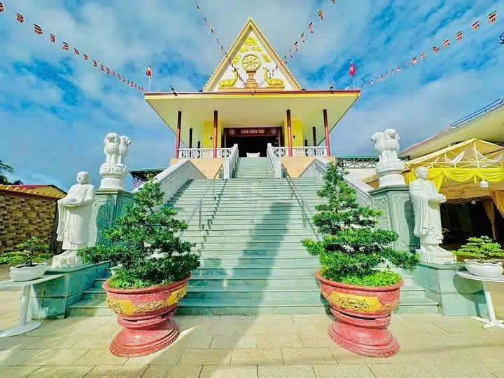 Chốn an yên giữa lòng phố biển