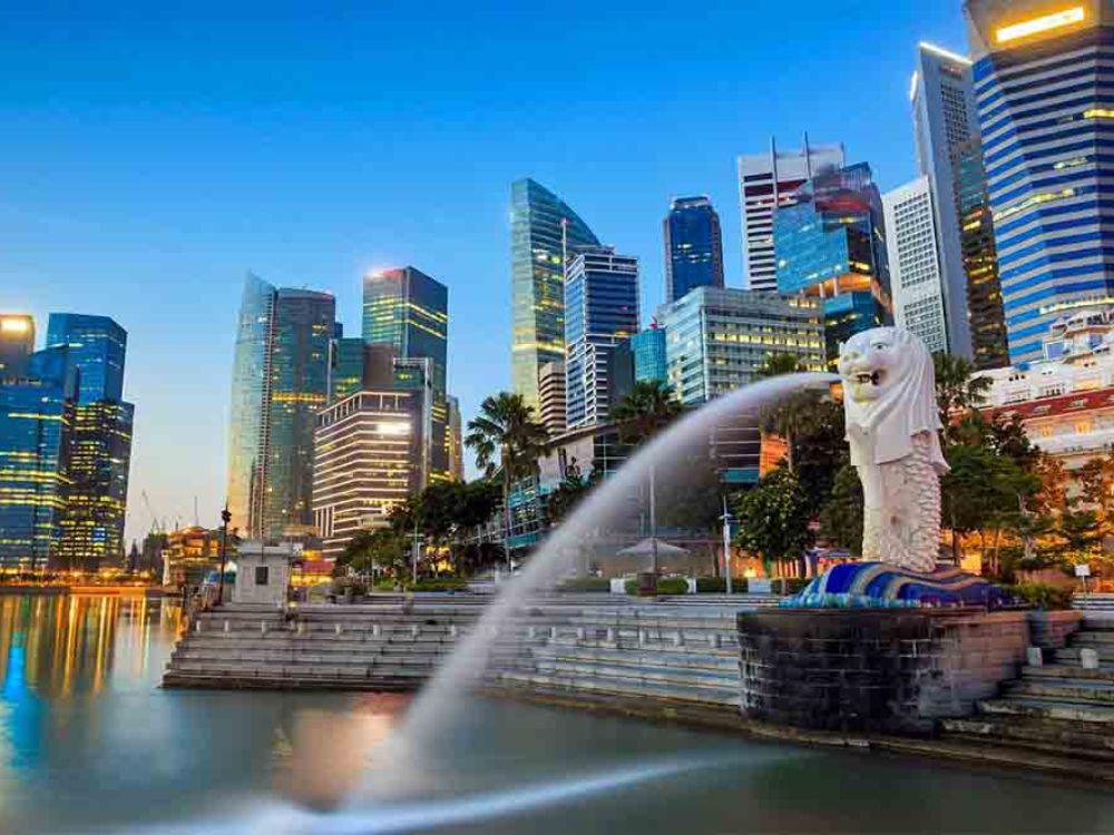 2. Chụp ảnh với Merlion - biểu tượng của Singapore