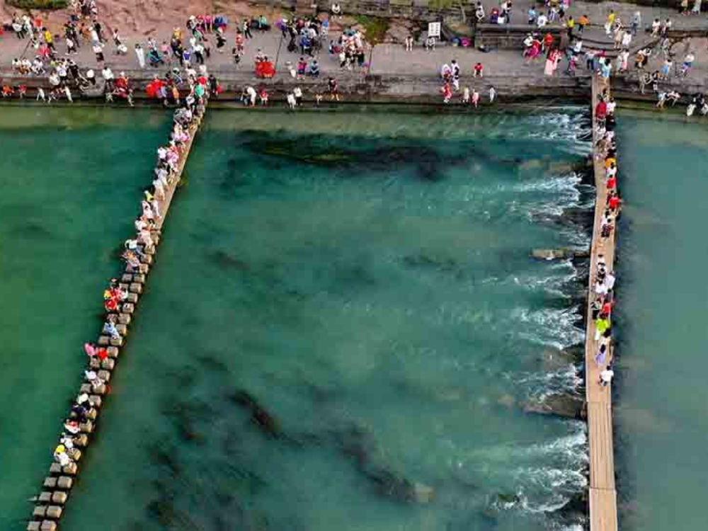 Phượng Hoàng cổ trấn điểm du lịch đình đám được giới trẻ yêu thích