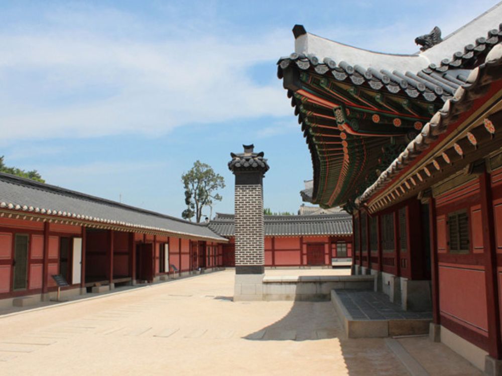 Cung điện Hwaseong Haenggung là cung điện lớn nhất trong pháo đài