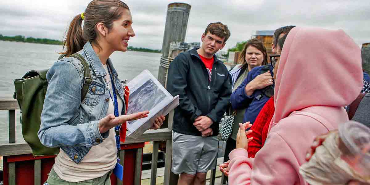 08. Làm bạn với các hướng dẫn viên