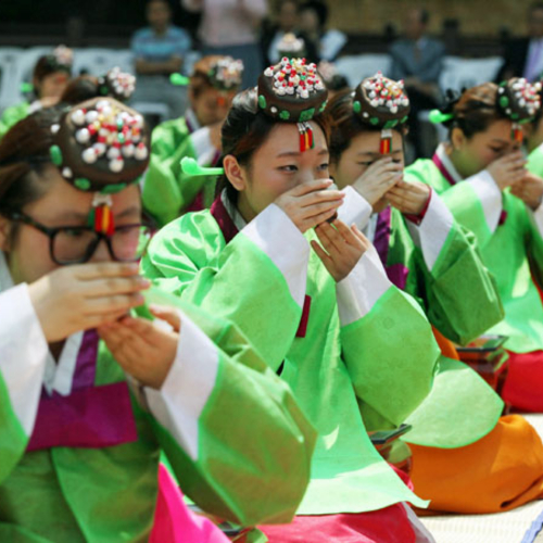 Truyền Thống Ăn - Mặc - Ở Của Người Hàn Quốc