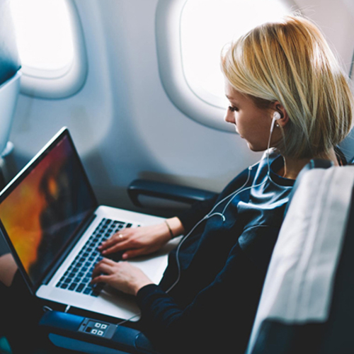 Việt Nam Cấm Mang Máy Tính Macbook Pro 15 Inch Lên Máy Bay