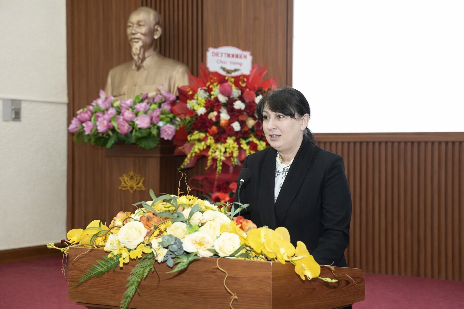 Đại sứ Rumani Cristina Romila chia sẻ ý nghĩa Ngày Quốc khánh Rumani