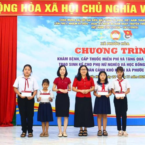 Phước Hoà: Tổ Chức Khám Bệnh, Cấp Thuốc Miễn Phí Và Trao Học Bổng, Sinh Kế Cho Người Dân Có Hoàn Cảnh Khó Khăn
