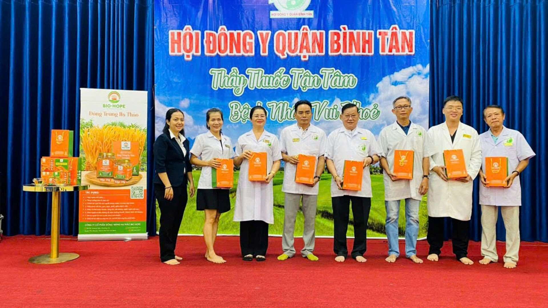 Giới thiệu sản phẩm chất lượng cao đến cộng đồng