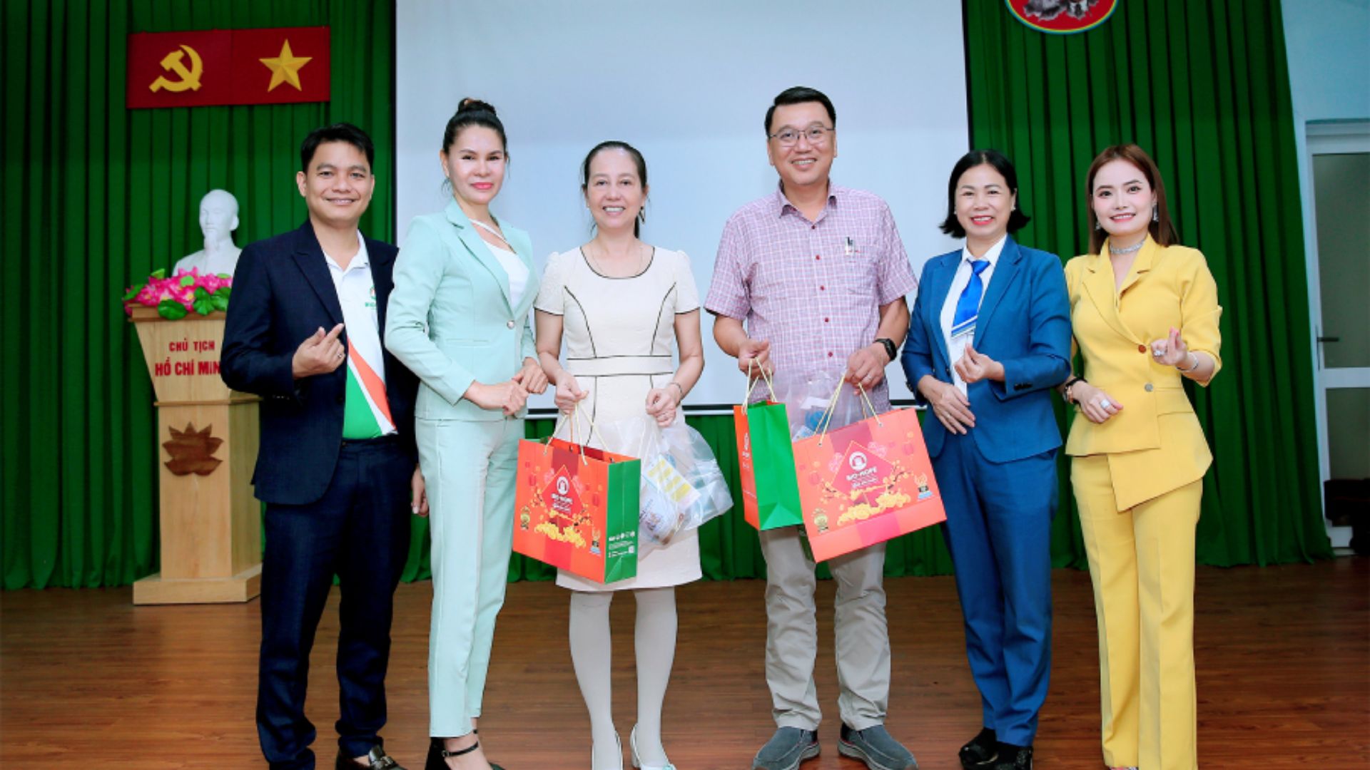 Lan tỏa thông điệp tri ân và cam kết vì cộng đồng