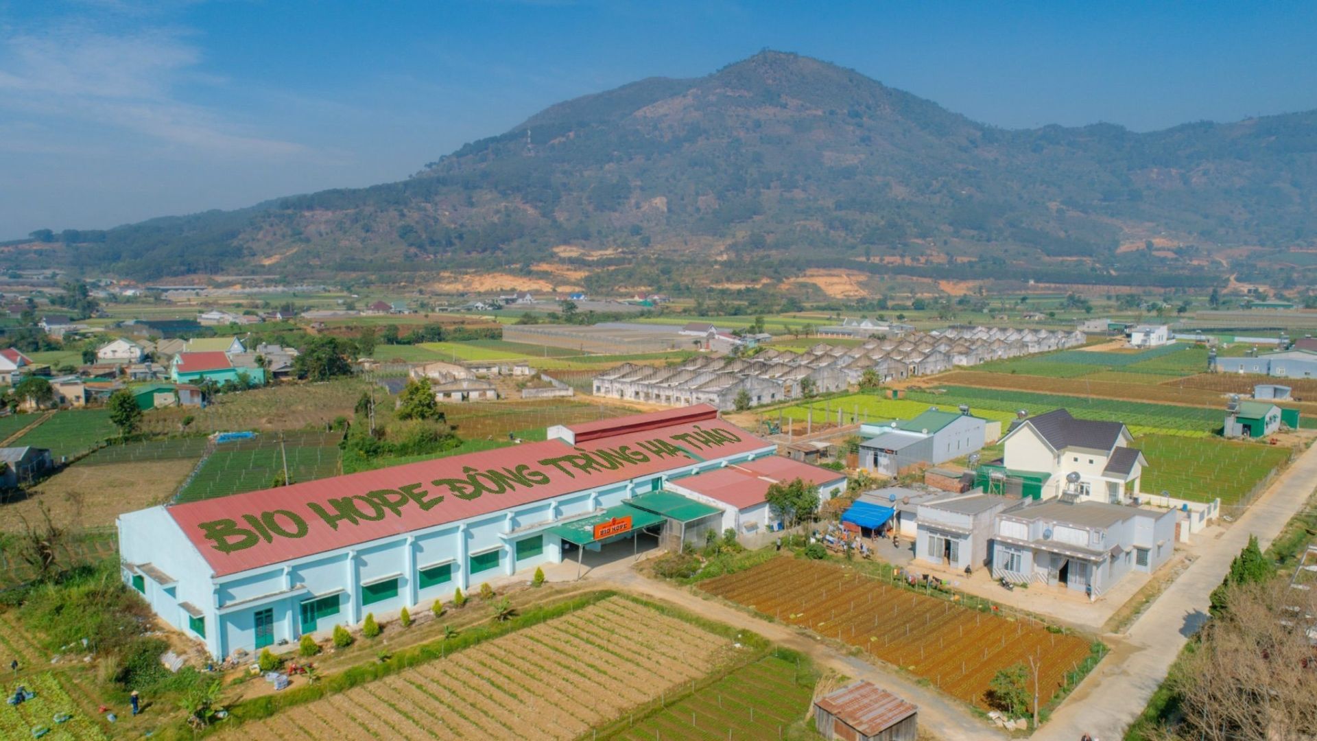 1. Hành trình tham quan – từ nguyên liệu đến sản phẩm hoàn thiện