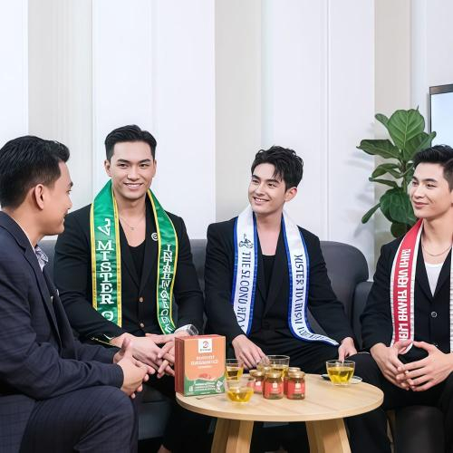 Các Nam Vương, Á Vương, Á Hậu, Người Mẫu Và Ài Truyền Hình HTV7 Góp Mặt Tại Buổi Tiệc Trà Chiều Tại Showroom Ông Trùng Hạ Thảo Bio Hope