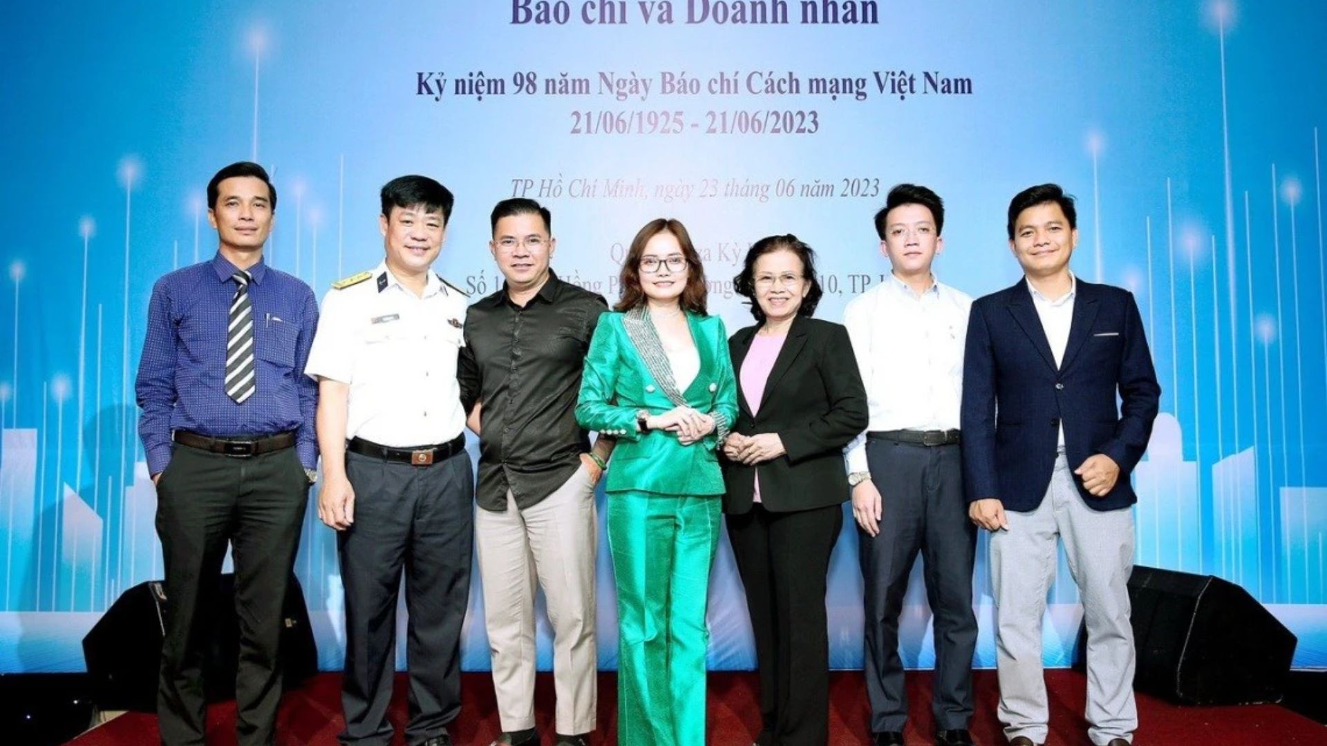 3. Sự kiện quy tụ đông đảo nhà báo và doanh nghiệp