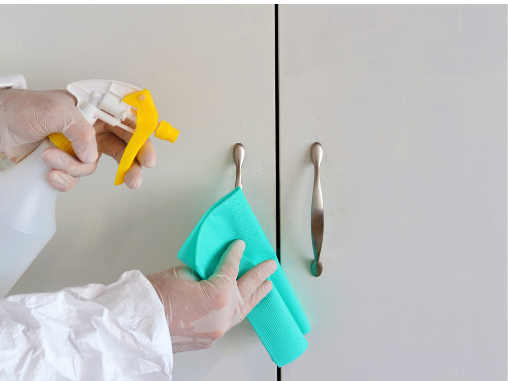 1. Tay nắm tủ, ngăn kéo và công tắc đèn