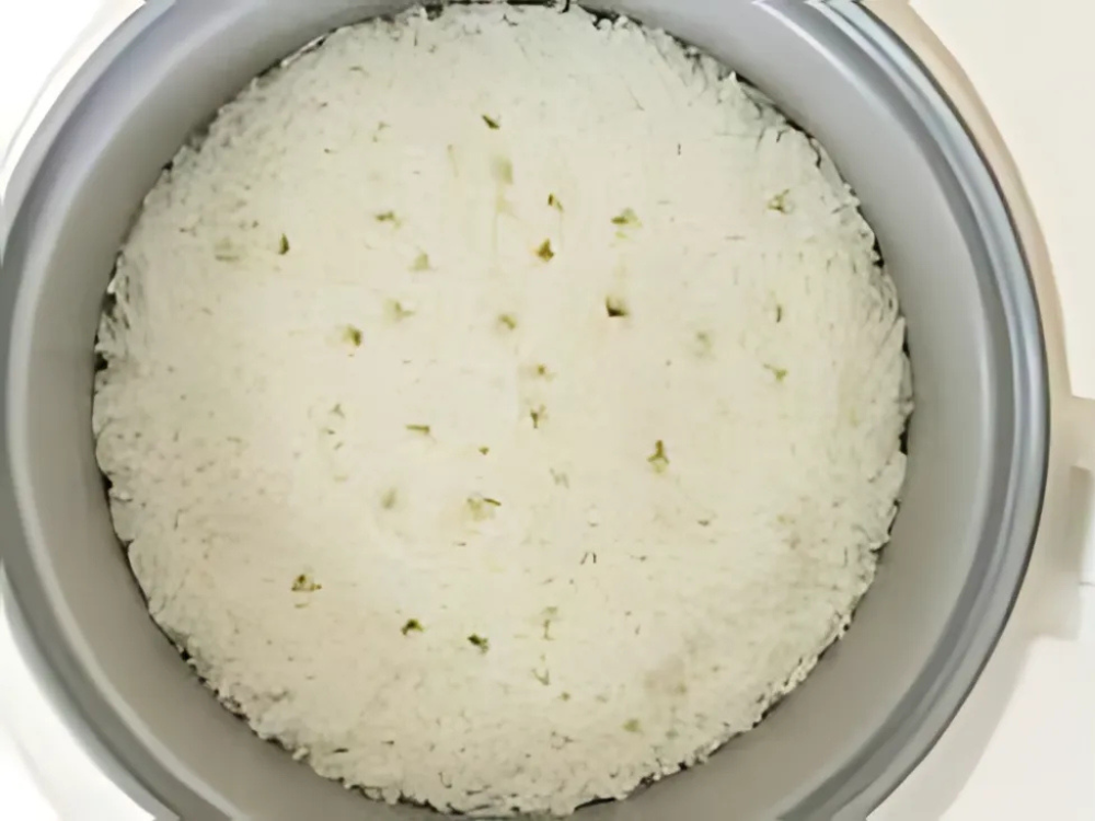 2. Cơm bị sống – Đừng hấp tấp đổ nước thêm