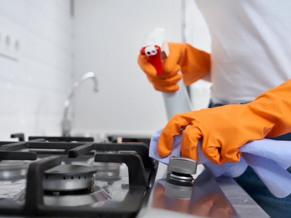 2. Viền bếp và khe giữa bếp với tường