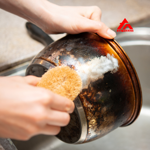 Giải Mã: Vì Sao Bếp Gas Bị Đen Đáy Nồi?
