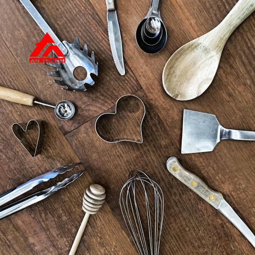 Tại Sao Dụng Cụ Bếp Nhà Bạn Dù Rửa Mỗi Ngày Vẫn Bám Mùi?