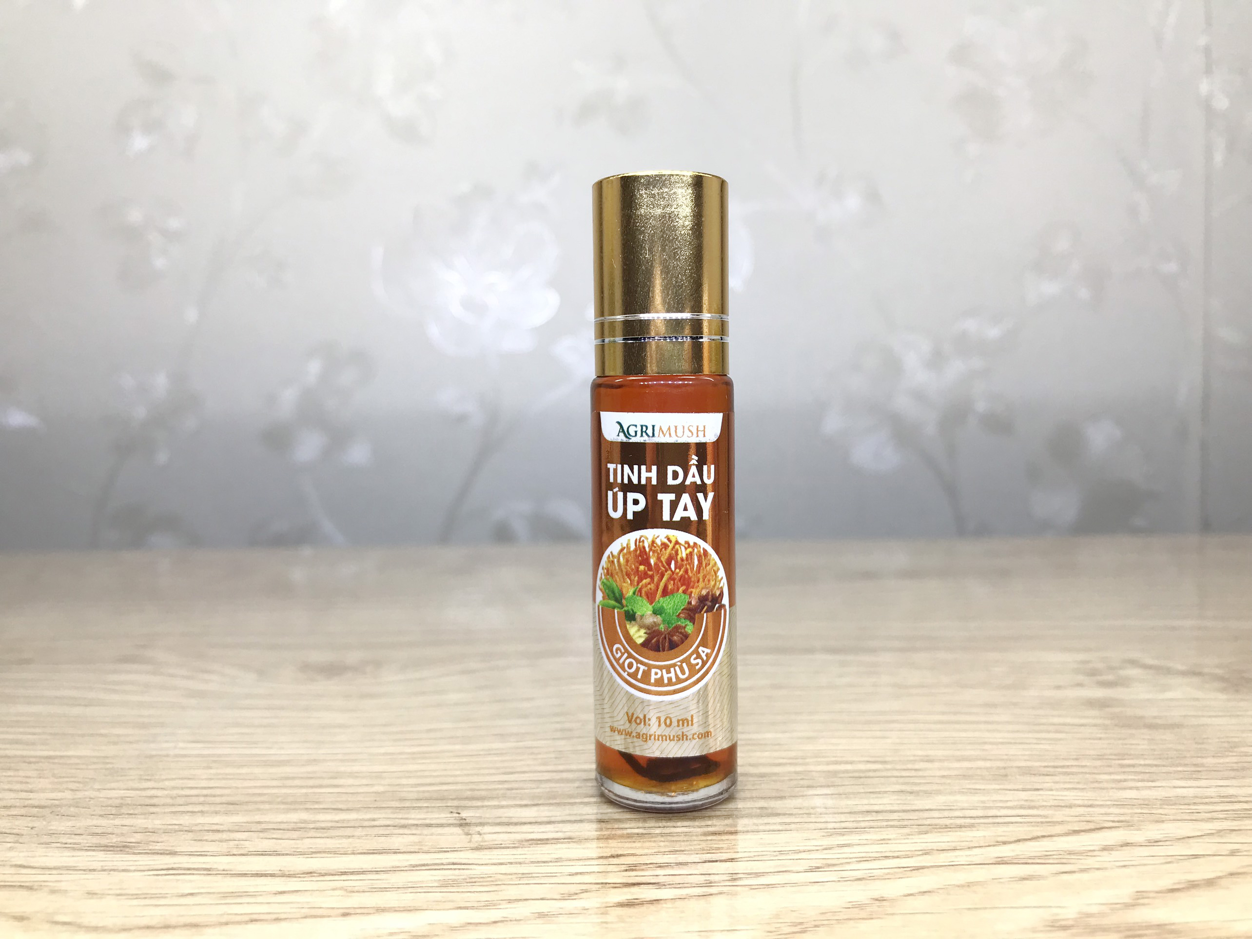 Điểm độc đáo của tinh dầu úp tay đông trùng hạ thảo