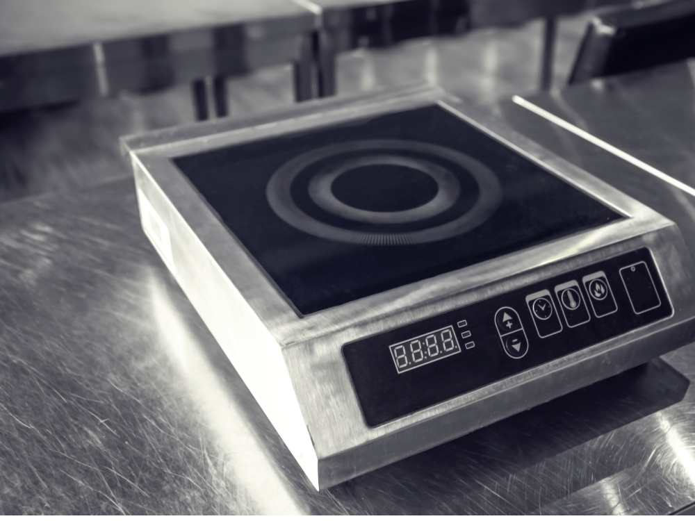 4. Bếp từ – Nhanh, gọn, dễ vệ sinh, an toàn tuyệt đối