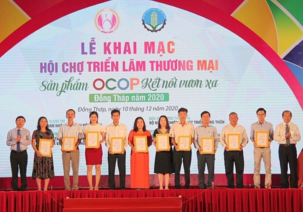 Đồng Tháp trao chứng nhận xếp hạng cho 99 sản phẩm OCOP năm 2020