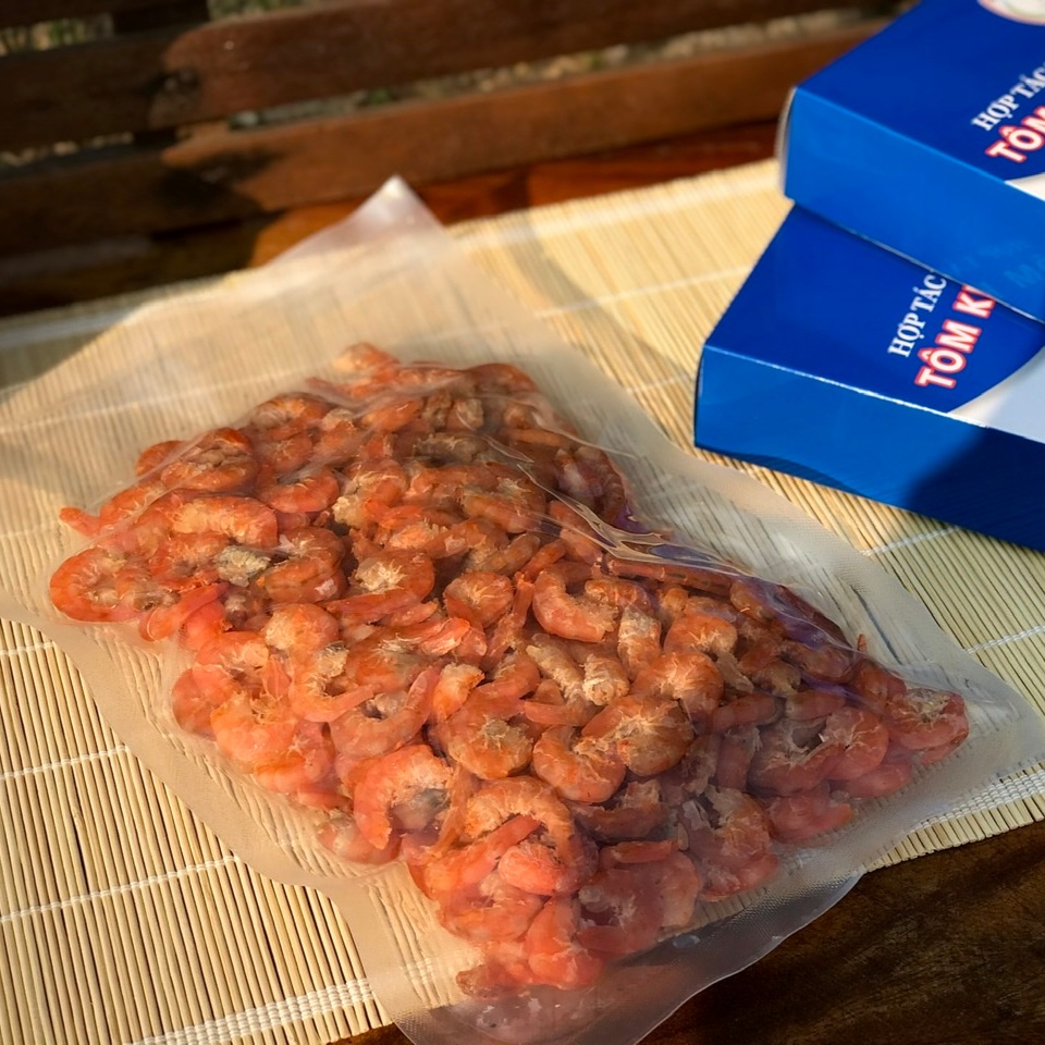 Nên mua tôm khô bóc vỏ hay tôm nguyên vỏ?