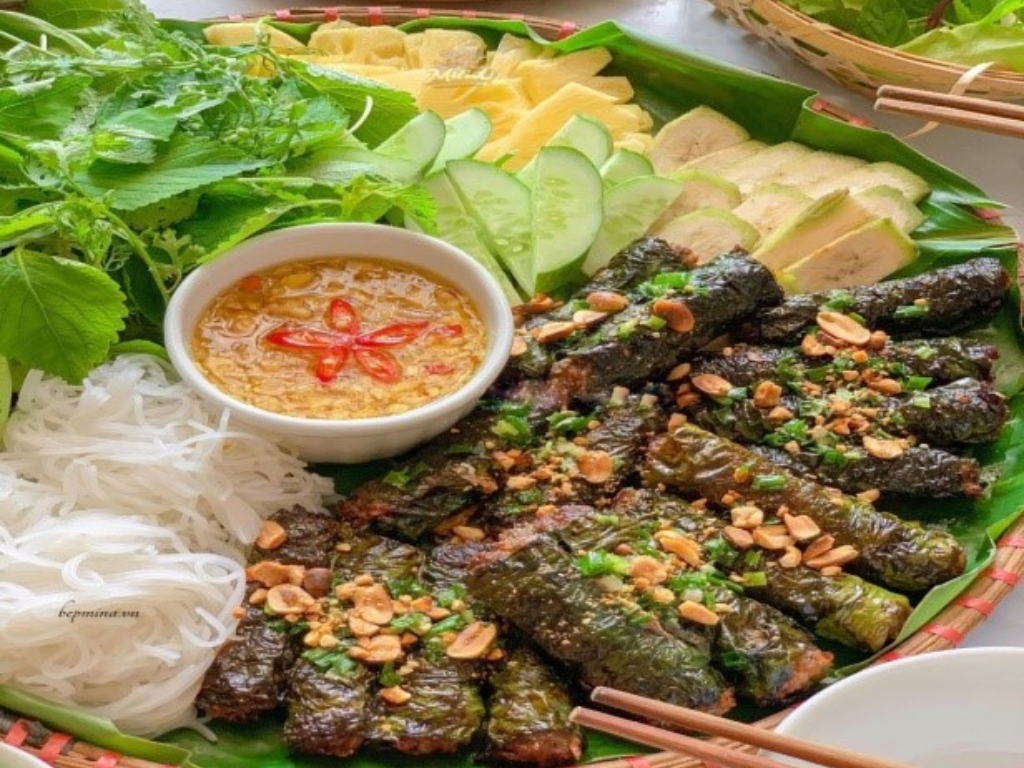 4. Bò nướng lá lốt