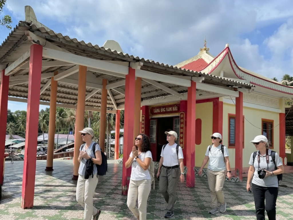 Địa điểm tâm linh đặc sắc của Hòn Sơn