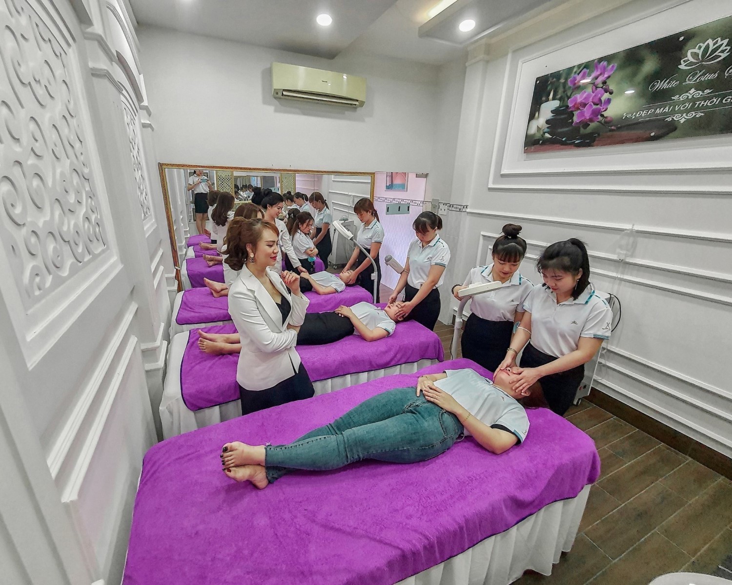 Đội Ngũ Bác Sĩ Nhiều Năm Kinh Nghiệm Làm Đẹp